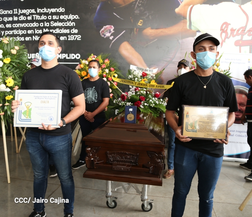 homenaje-postumo-araquistain